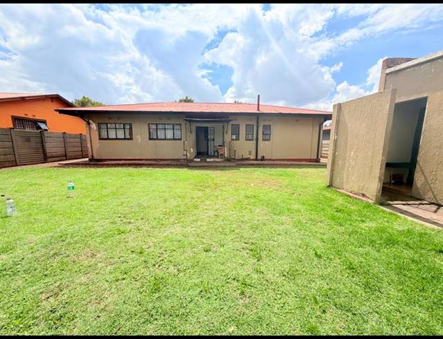7 BEDROOM HOUSE FOR SALE IN VANDERBIJLPARK CW 4